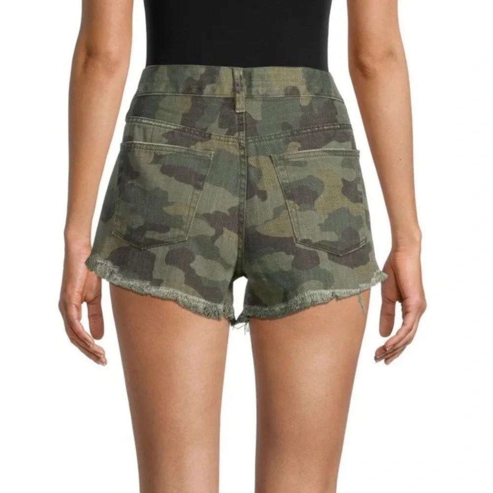 We the‎ Free People Loving uGood Vibrations Camo Denim Shorts Size 27